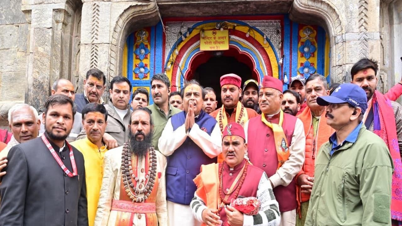 Reliance Industries Chairman Mukesh Ambani visits Badrinath and Kedarnath temples Reliance Industries Chairman Mukesh Ambani visits Badrinath and Kedarnath temples