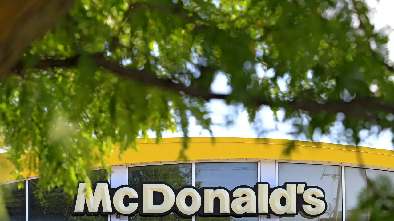 https://stocktwits.com/news articles/markets/equity/mcd stock rises premarket retail turns mc greedy even as this analyst cuts target price/cZM7HY3RBBx https://stocktwits.com/news articles/markets/equity/mcd stock rises premarket retail turns mc greedy even as this analyst cuts target price/cZM7HY3RBBx