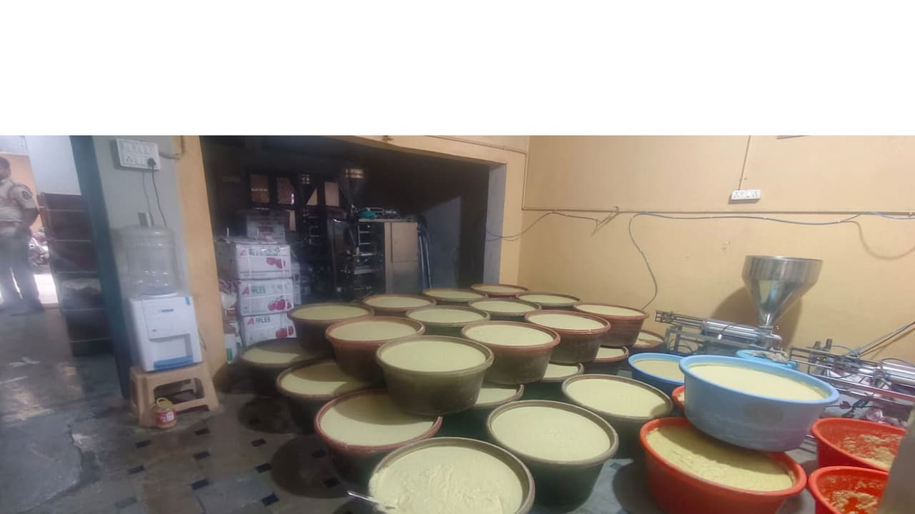 Garlic and Ginger Paste found in Hyderabad (Photo/Telangana Police) Garlic and Ginger Paste found in Hyderabad (Photo/Telangana Police)