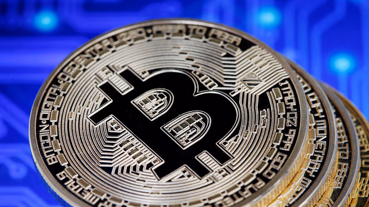 https://stocktwits.com/news articles/markets/cryptocurrency/bitcoin falls below 77k fed rate decision clarity act vote/cZtn1ckRBcA https://stocktwits.com/news articles/markets/cryptocurrency/bitcoin falls below 77k fed rate decision clarity act vote/cZtn1ckRBcA
