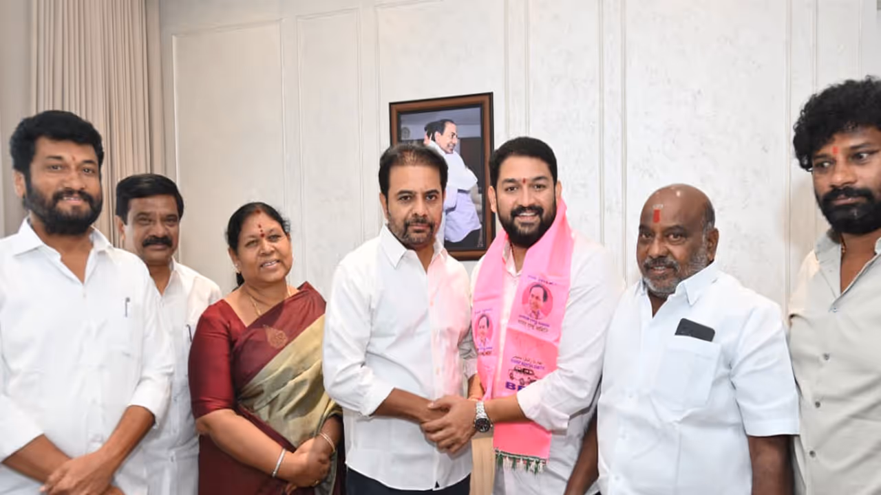 Senior congress leader Bhargav Deshpande joins Bharat Rashtra Samithi (Photo/ANI) Senior congress leader Bhargav Deshpande joins Bharat Rashtra Samithi (Photo/ANI)