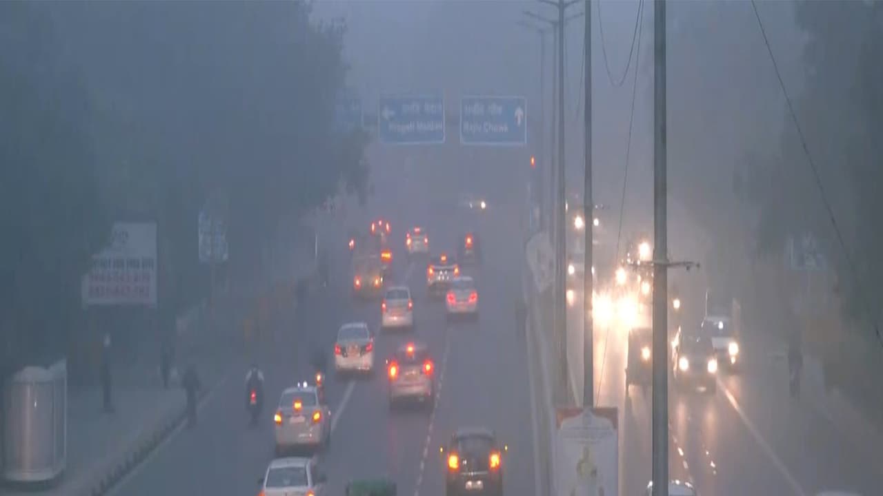 Thick smog engulfs ITO (Photo/ANI) Thick smog engulfs ITO (Photo/ANI)