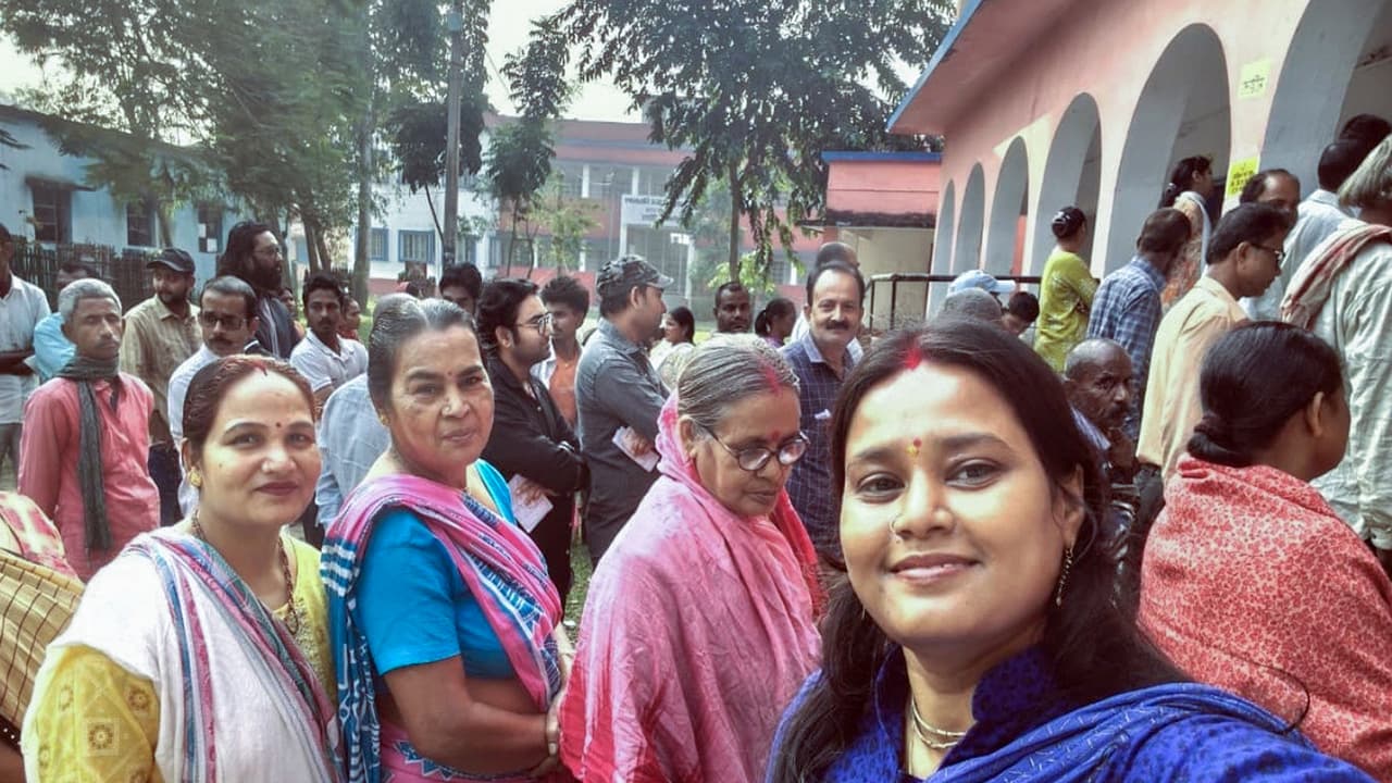 A voter clicks a selfie at a polling station during the second phase of the Bihar assembly elections, in Kishanganj (Photo/ANI) A voter clicks a selfie at a polling station during the second phase of the Bihar assembly elections, in Kishanganj (Photo/ANI)