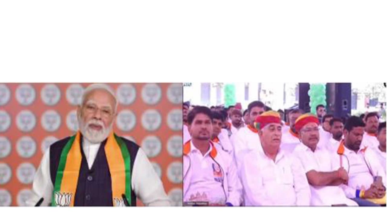 Prime minister Narendra Modi interacts with Seva Yatris (Photo/ X/https://x.com/narendramodi/status/2102973089298764065?s=20) Prime minister Narendra Modi interacts with Seva Yatris (Photo/ X/https://x.com/narendramodi/status/2102973089298764065?s=20)