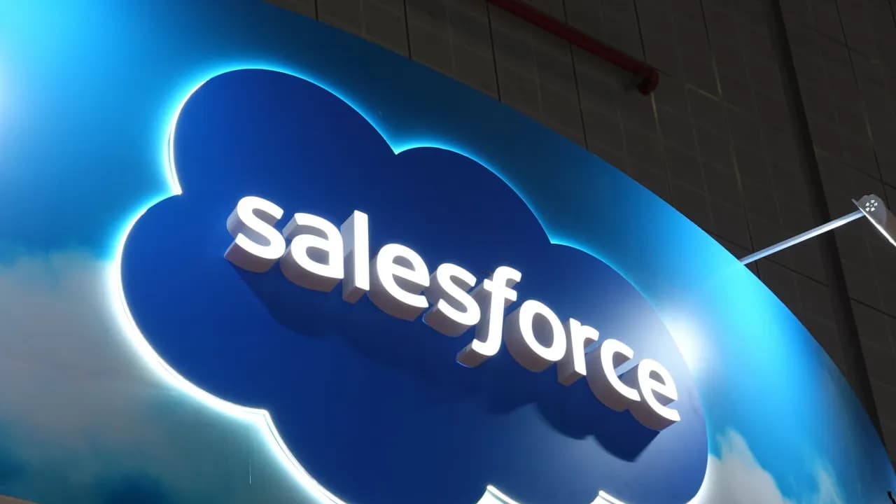 https://stocktwits.com/news articles/markets/equity/salesforce stock slips premarket price target hike revenue warning bulls/cZdeJGwRI2z https://stocktwits.com/news articles/markets/equity/salesforce stock slips premarket price target hike revenue warning bulls/cZdeJGwRI2z