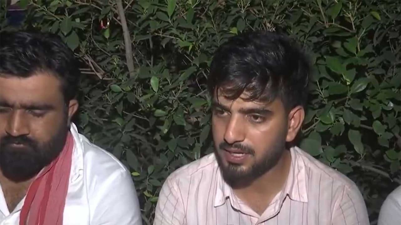 Samajwadi Chhatra Sabha (SCS) supported candidate Vishesh Yadav (Photo/ANI) Samajwadi Chhatra Sabha (SCS) supported candidate Vishesh Yadav (Photo/ANI)