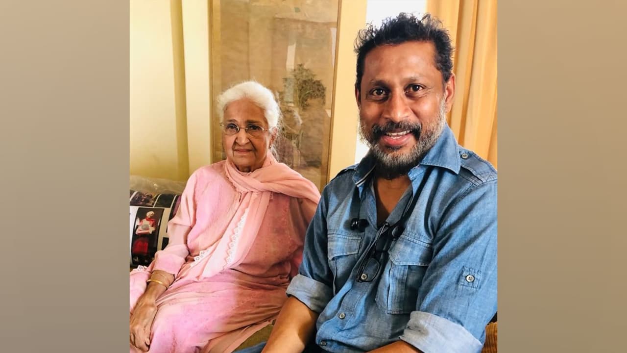 Shoojit Sircar with late actress Kamini Kaushal (Photo/instagram/@shoojitsircar)
