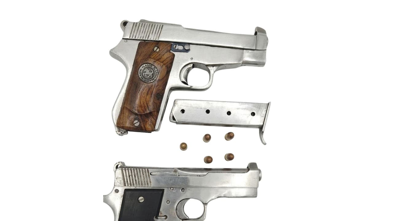 Police recovers two country made .32 bore pistols along with five live cartridges (Photo/@DGPPunjabPolice) Police recovers two country made .32 bore pistols along with five live cartridges (Photo/@DGPPunjabPolice)