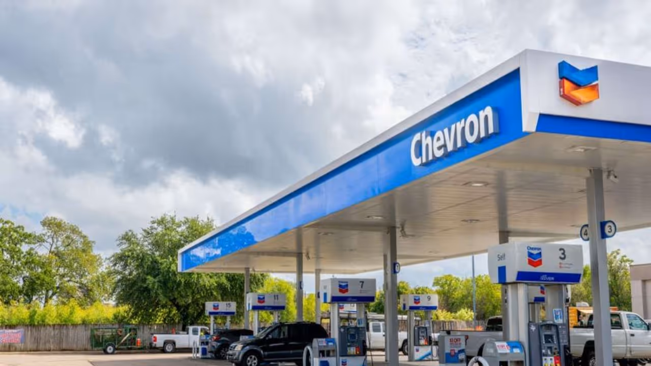 https://stocktwits.com/news articles/markets/equity/chevron gets trump administration nod to resume oil production in venezuela/ch8zc3vR5HM