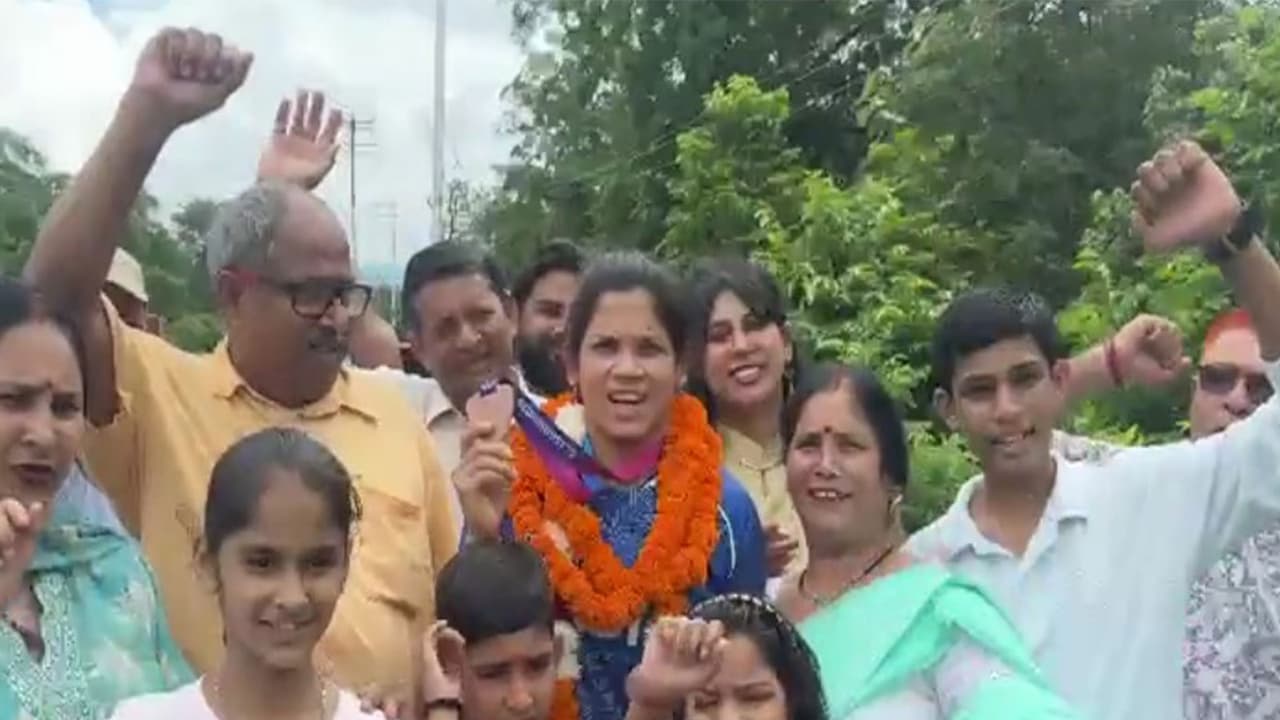 Unnati Sharma and her family members, friends. (Photo: ANI) Unnati Sharma and her family members, friends. (Photo: ANI)