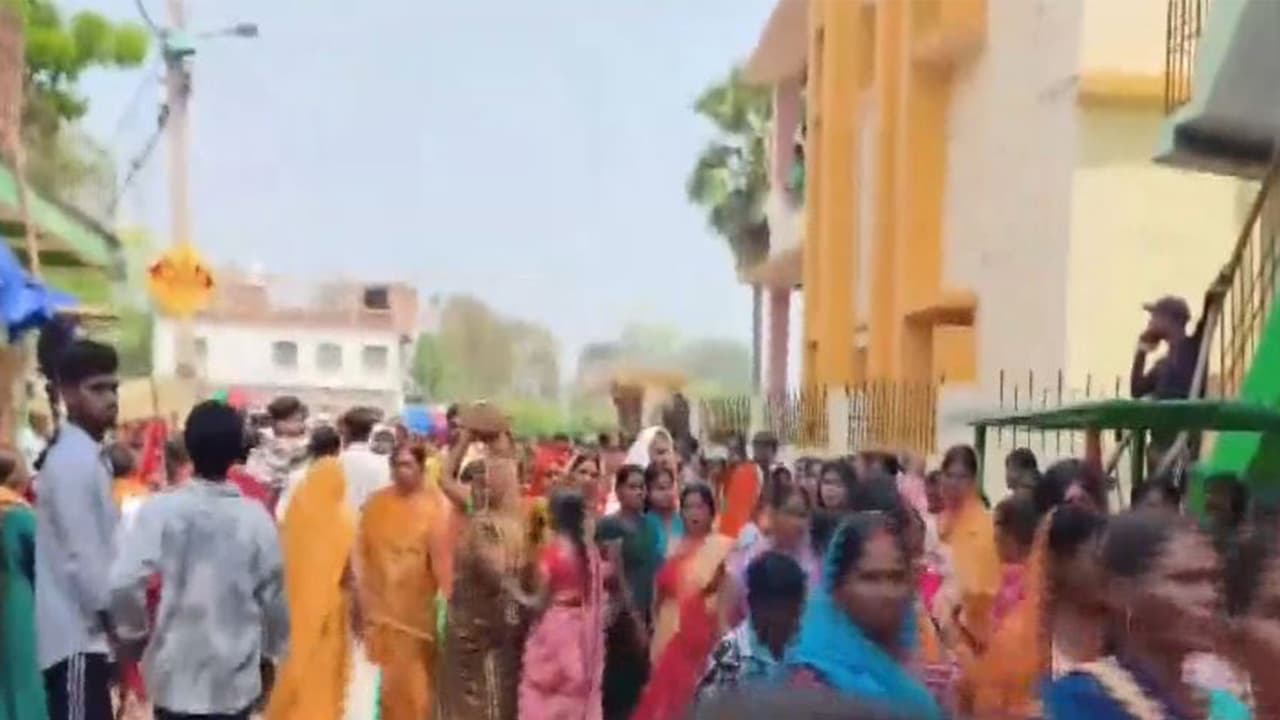 Visual from outside Sheetla Mata Temple after stampede (Photo/ANI) Visual from outside Sheetla Mata Temple after stampede (Photo/ANI)