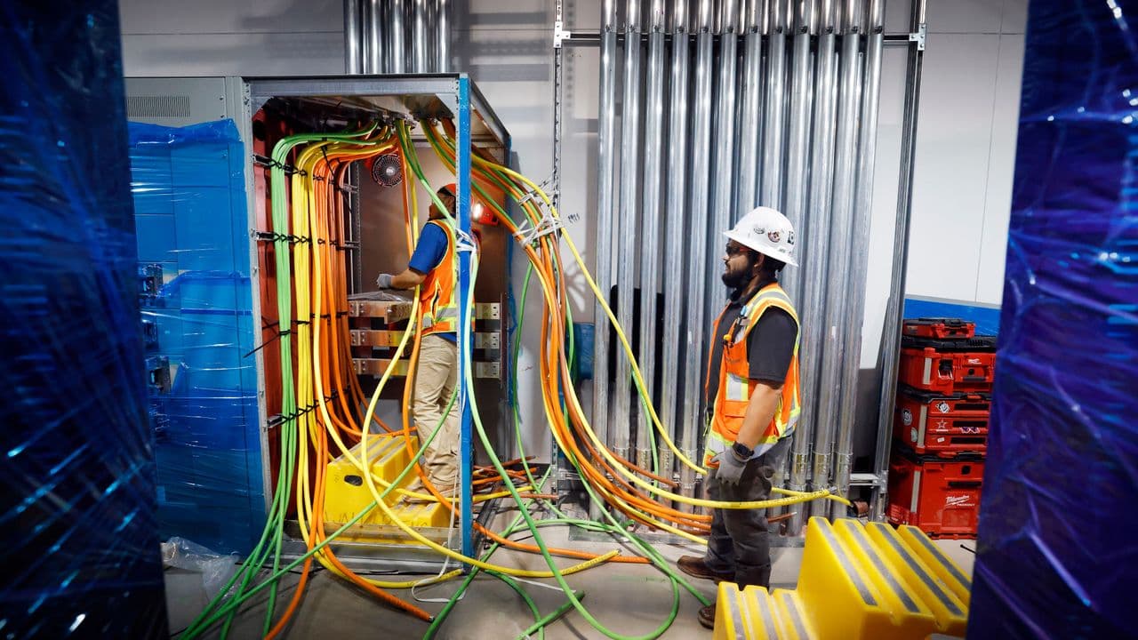 https://stocktwits.com/news articles/markets/equity/marvell is the latest ai infra play to raise long term targets here s how dell hpe core weave and broadcom compare/cZDv5U4RBmJ https://stocktwits.com/news articles/markets/equity/marvell is the latest ai infra play to raise long term targets here s how dell hpe core weave and broadcom compare/cZDv5U4RBmJ