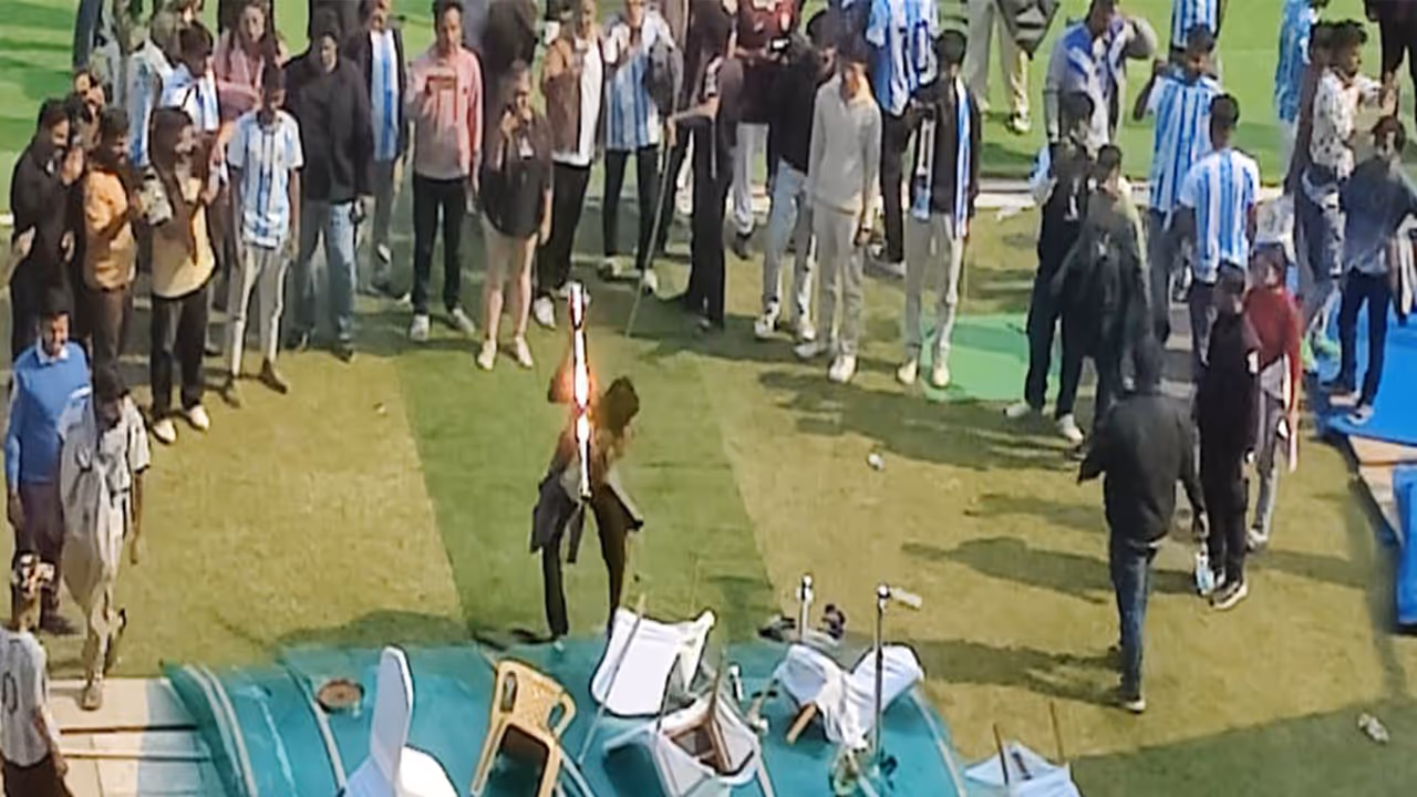 A fan vandalises part of the stadium in Kolkata (Photo/ANI) A fan vandalises part of the stadium in Kolkata (Photo/ANI)