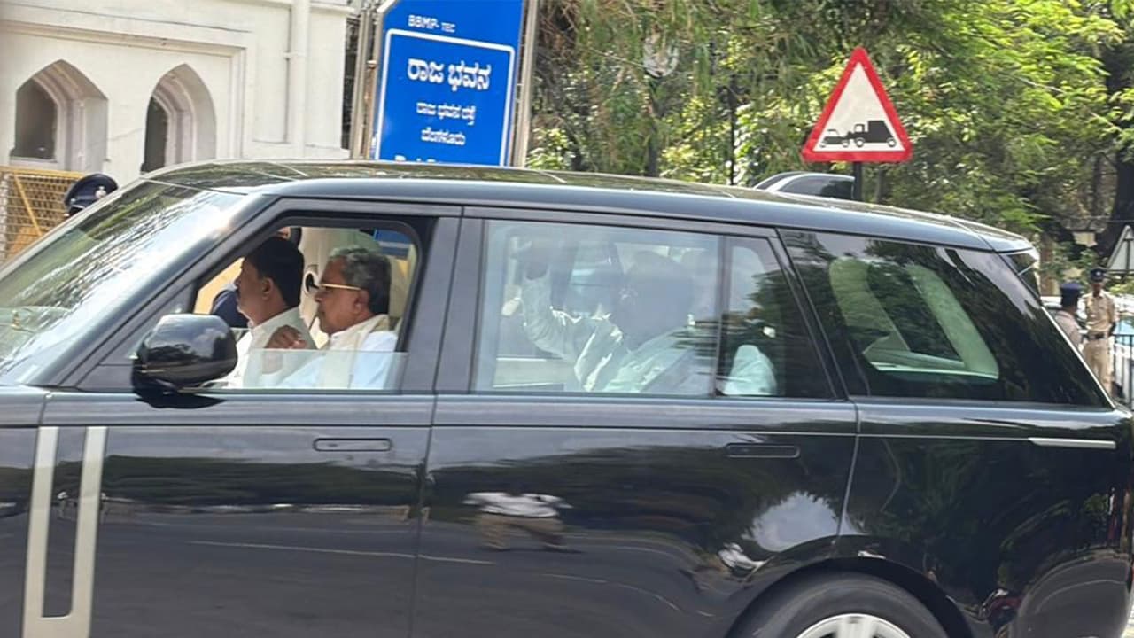 Siddaramaiah and DK Shivakumar at Lok Bhavan (Photo/ANI) Siddaramaiah and DK Shivakumar at Lok Bhavan (Photo/ANI)