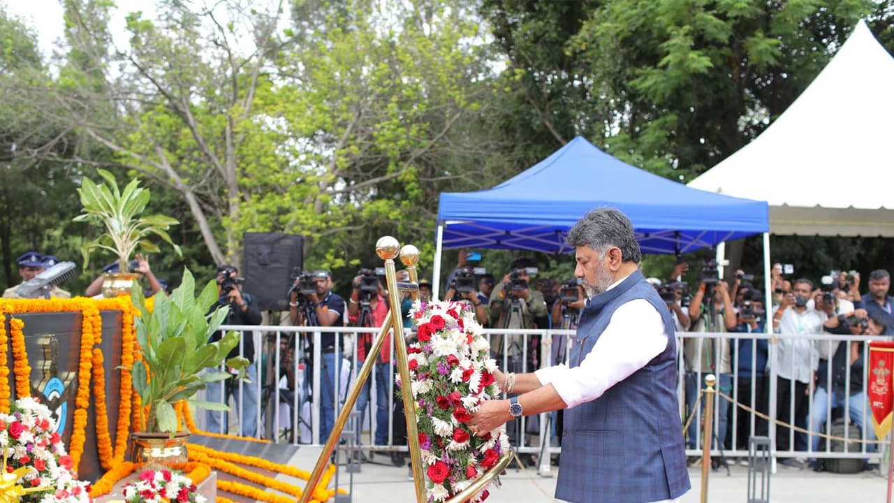 Karnataka CM Shivakumar pays tribute to Kargil War heroes on 27th Kargil Vijay Diwas (Photo/X@DKShivakumar) Karnataka CM Shivakumar pays tribute to Kargil War heroes on 27th Kargil Vijay Diwas (Photo/X@DKShivakumar)