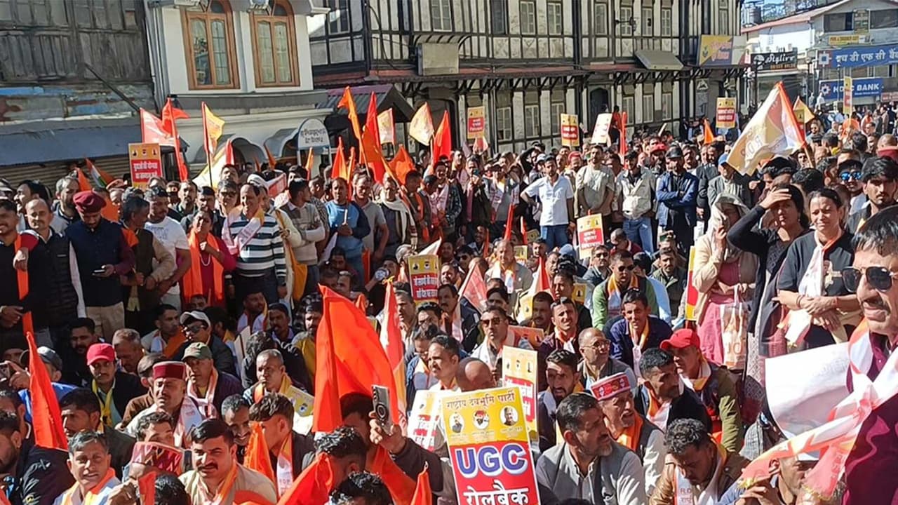 The protesters, who began their march today on 21st day from near the Inter State Bus Terminus (ISBT) in Shimla, travelled through Khalini and Tolland before reaching the Secretariat.(Photo/ANI) The protesters, who began their march today on 21st day from near the Inter State Bus Terminus (ISBT) in Shimla, travelled through Khalini and Tolland before reaching the Secretariat.(Photo/ANI)
