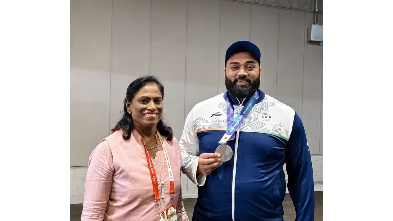 PT Usha (L) with Tajinderpal Singh Toor. (Photo: X/ @PTUshaOfficial) PT Usha (L) with Tajinderpal Singh Toor. (Photo: X/ @PTUshaOfficial)