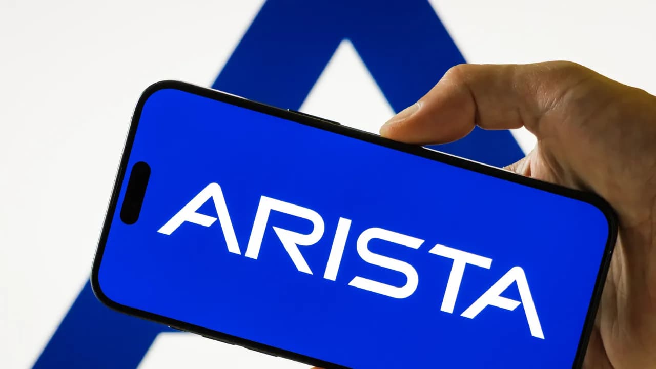 https://stocktwits.com/news articles/markets/equity/arista networks stock tumbles 12 pre market today why is retail still bullish/cL2qSkgREGm
