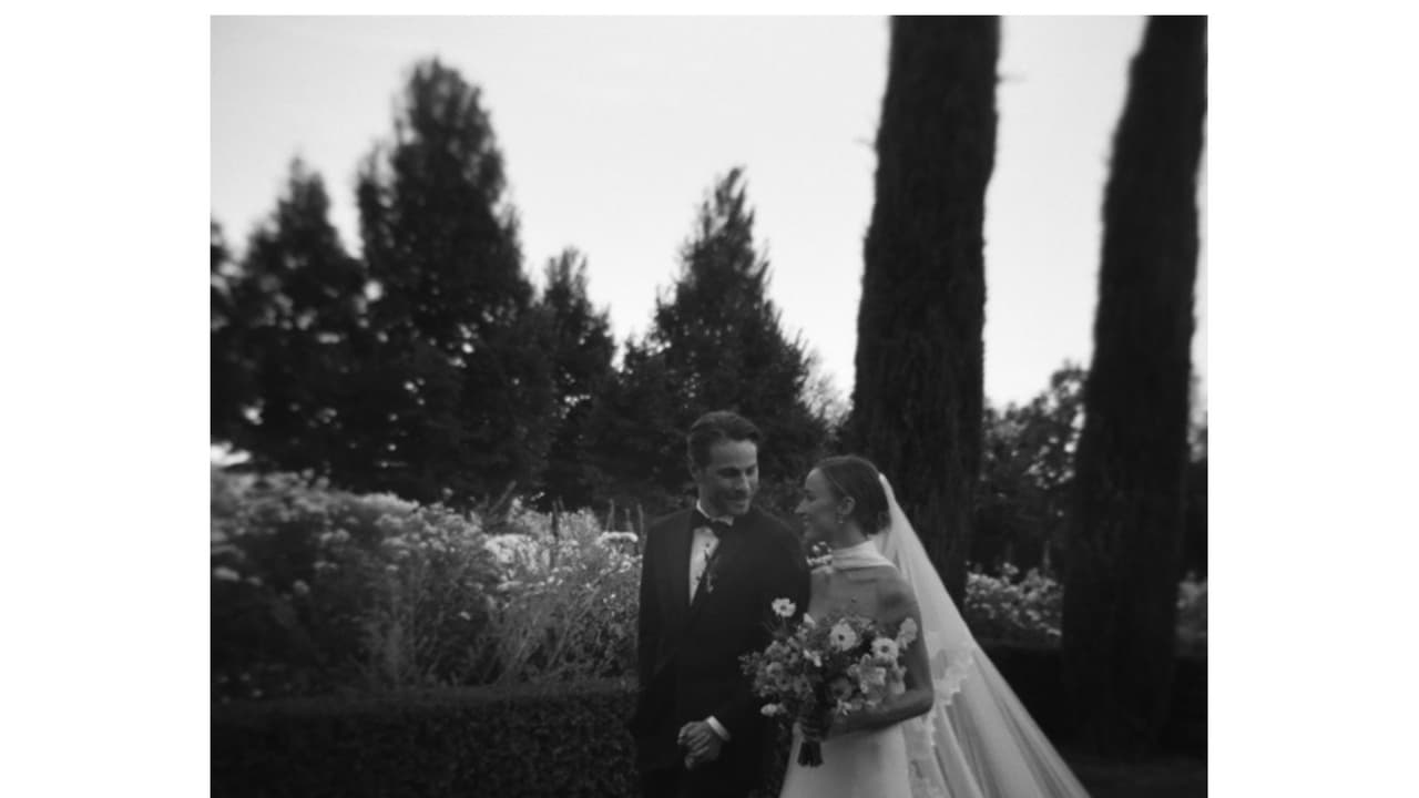 Phoebe Dynevor marries Cameron Fuller (Photo/Instagram/ @phoebedynevor) Phoebe Dynevor marries Cameron Fuller (Photo/Instagram/ @phoebedynevor)