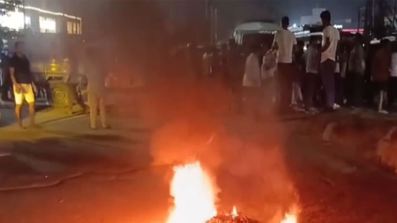 Road blockade, arson in Patna after contract lineman’s death (Photo/ANI) Road blockade, arson in Patna after contract lineman’s death (Photo/ANI)