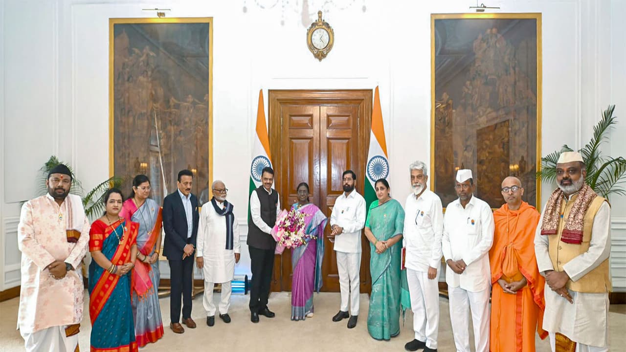 Maharashtra delegation meets President Droupadi Murmu (Photo: X/@Dev_Fadnavis) Maharashtra delegation meets President Droupadi Murmu (Photo: X/@Dev_Fadnavis)