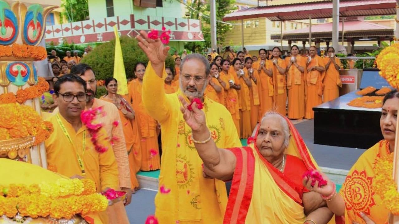 Three Jyoti Kalash Chariots depart from Shantikunj (Photo/Gayatri Pariwar) Three Jyoti Kalash Chariots depart from Shantikunj (Photo/Gayatri Pariwar)