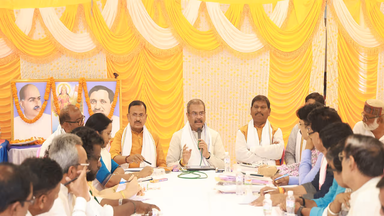 Union Minister Dharmendra Pradhan with party workers (Photo/@dpradhanbjp) Union Minister Dharmendra Pradhan with party workers (Photo/@dpradhanbjp)
