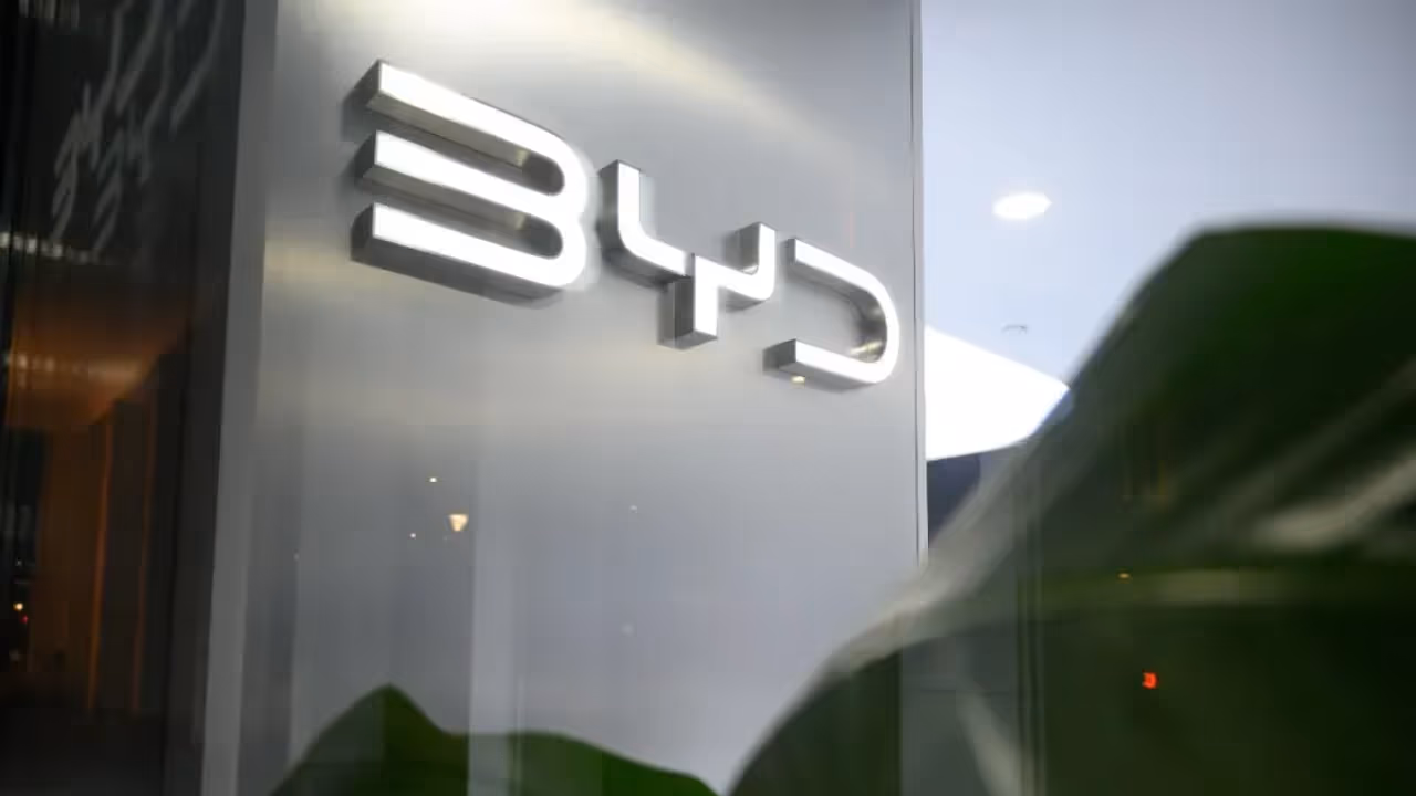 https://stocktwits.com/news articles/markets/equity/bullish bets surge on byd ahead of earnings as strong revenue forecast and analyst calls lift sentiment/chtTRCORdZO