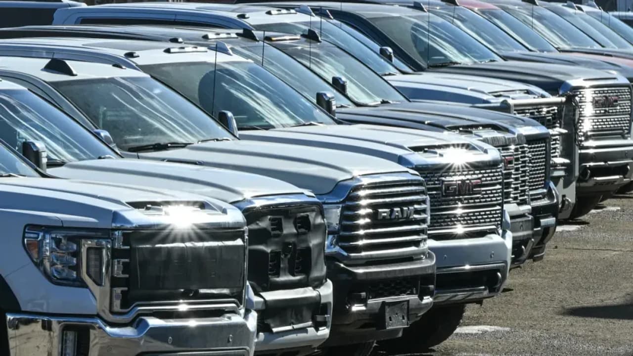 https://stocktwits.com/news articles/markets/equity/gm pledges 4 billion to boost us output/chlaStZRbCa https://stocktwits.com/news articles/markets/equity/gm pledges 4 billion to boost us output/chlaStZRbCa