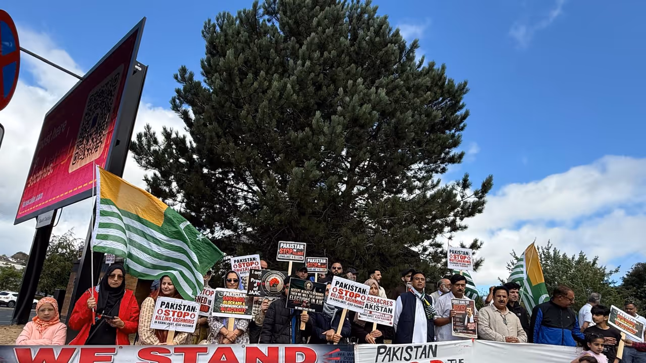 British Kashmiri diaspora protest in UK (Photo/ANI) British Kashmiri diaspora protest in UK (Photo/ANI)