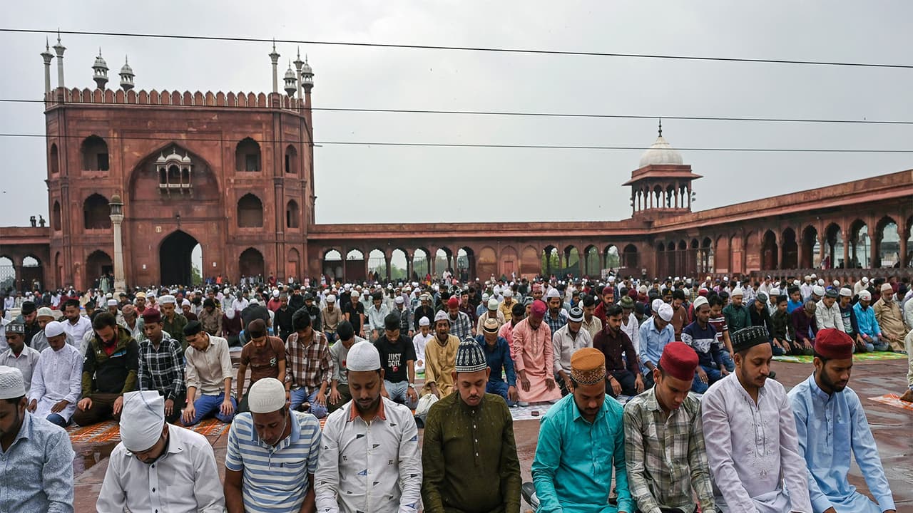 Devotees offering Namaz (Photo/ANI) Devotees offering Namaz (Photo/ANI)