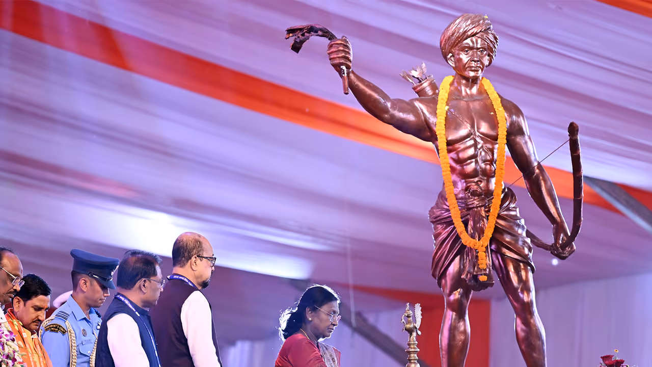 President Droupadi Murmu graced the Janjatiya Gaurav Diwas celebration (Photo/@rashtrapatibhvn on X) President Droupadi Murmu graced the Janjatiya Gaurav Diwas celebration (Photo/@rashtrapatibhvn on X)