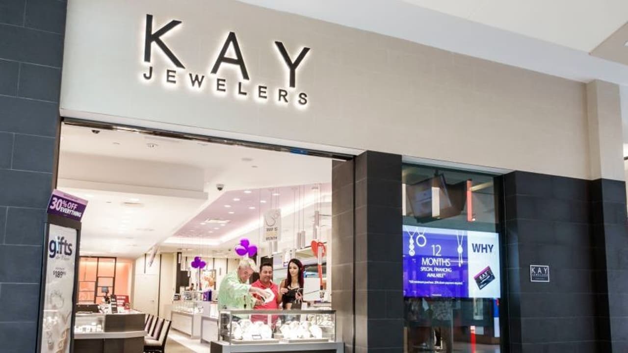 Signet Jewelers Stock Dips To One Year Low After Updated Guidance: Retail Stays Cautious