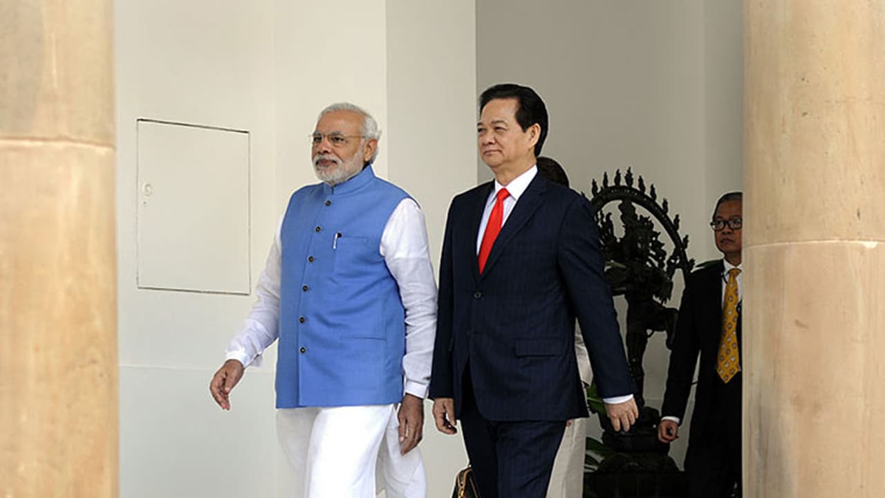 Modi arrives in Vietnam; to discuss ways to boost defence Modi arrives in Vietnam; to discuss ways to boost defence
