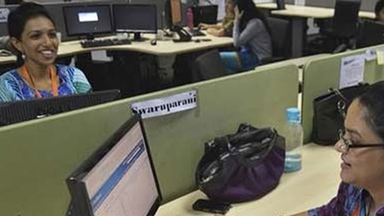 மத்திய அரசு ஊழியர்களுக்கு சம்பள உயர்வு! எவ்வளவு கிடைக்கப்போகுது தெரியுமா?