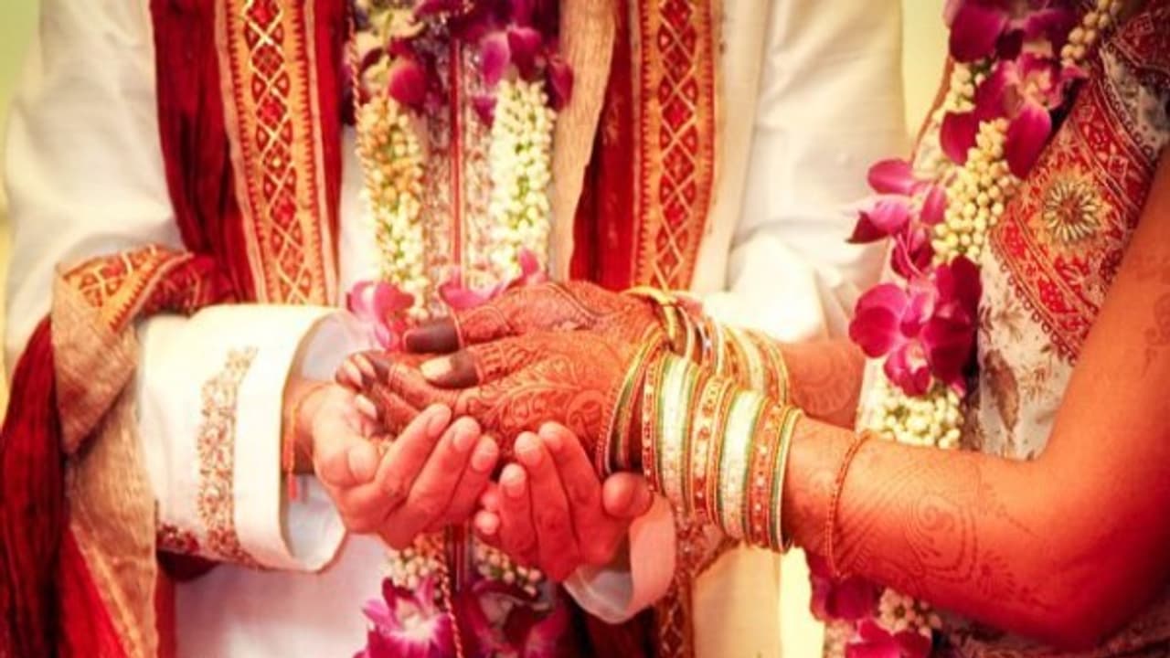 বাদ সাধল করোনা আতঙ্ক, মুর্শিদাবাদে বাতিল একাধিক বিয়ের অনুষ্ঠান বাদ সাধল করোনা আতঙ্ক, মুর্শিদাবাদে বাতিল একাধিক বিয়ের অনুষ্ঠান