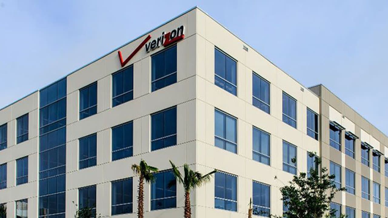 బలవంతపు రాజీనామాలపై ఎదురుతిరిగిన ఉద్యోగులు బలవంతపు రాజీనామాలపై ఎదురుతిరిగిన ఉద్యోగులు