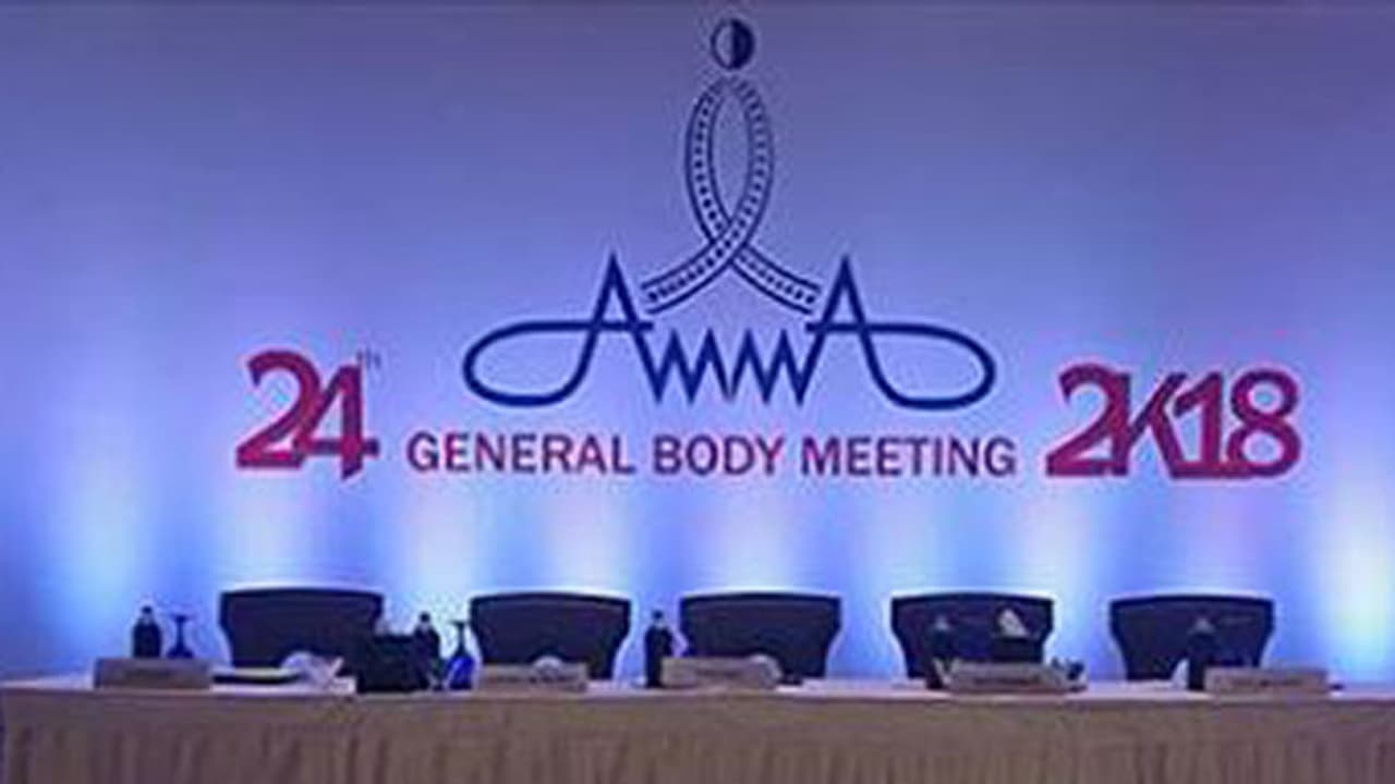 തര്ക്കം ഒതുക്കാന് അമ്മ; എക്സിക്യൂട്ടീവ് യോഗം വിളിച്ചേക്കും തര്ക്കം ഒതുക്കാന് അമ്മ; എക്സിക്യൂട്ടീവ് യോഗം വിളിച്ചേക്കും