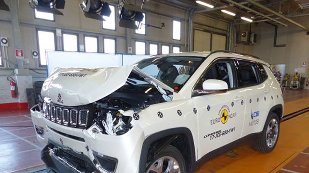 സുരക്ഷയില് ഒന്നാംസ്ഥാനവും നേടി ജീപ്പ് കോംപസ് സുരക്ഷയില് ഒന്നാംസ്ഥാനവും നേടി ജീപ്പ് കോംപസ്