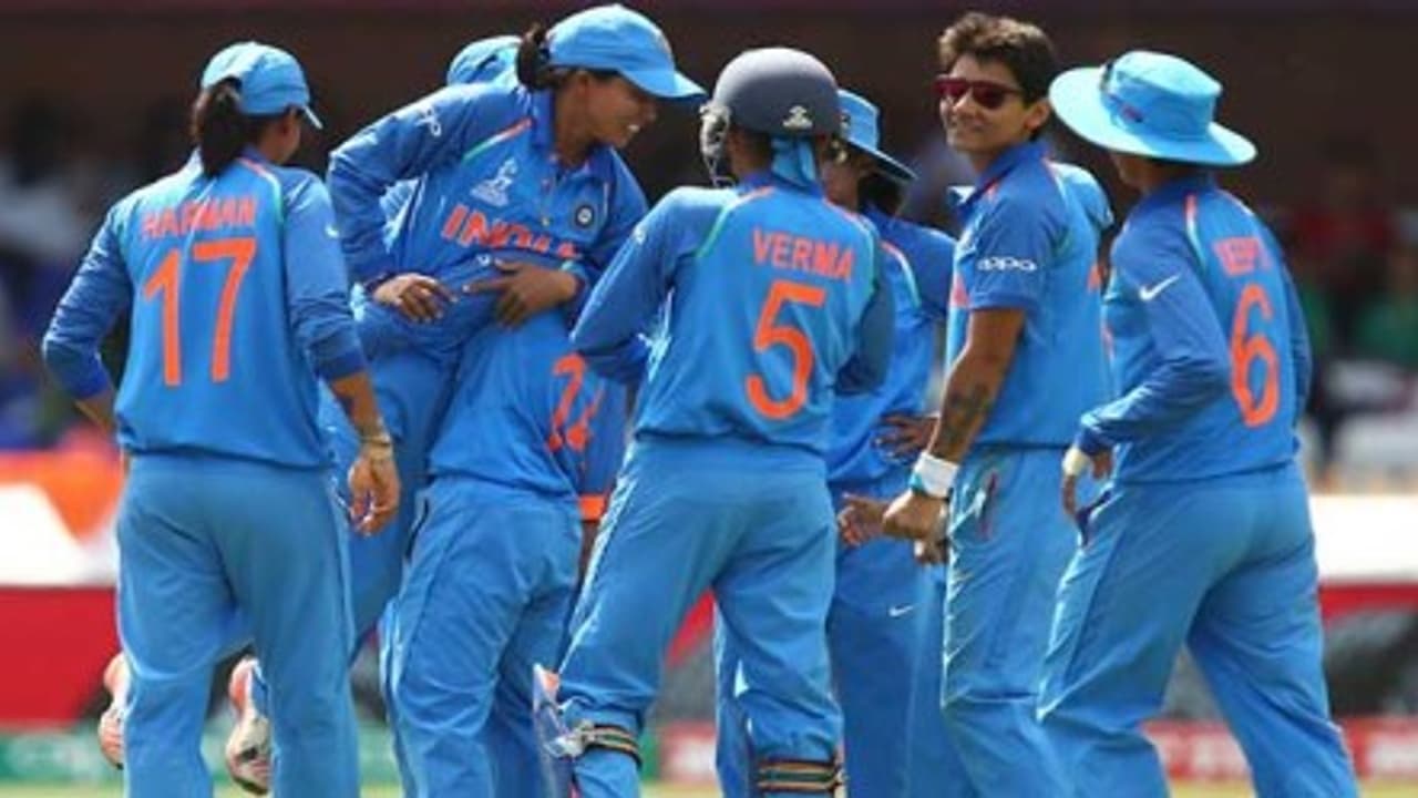 பாகிஸ்தானை 74 ரன்களில் சுருட்டிய இந்தியா …அசத்திய பெண்கள் அணி… பாகிஸ்தானை 74 ரன்களில் சுருட்டிய இந்தியா …அசத்திய பெண்கள் அணி…