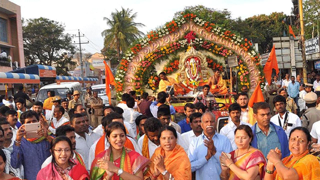 ದತ್ತ ಜಯಂತಿ : ವೈಭವವಾಗಿ ನಡೆಯಿತು ಶೋಭಯಾತ್ರೆ ದತ್ತ ಜಯಂತಿ : ವೈಭವವಾಗಿ ನಡೆಯಿತು ಶೋಭಯಾತ್ರೆ