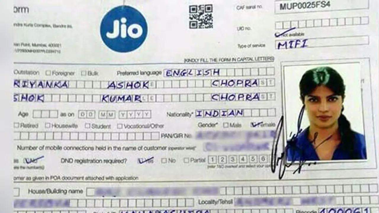 ಜಿಯೋ ಸರ್ವಿಸ್`ಗಾಗಿ ಪ್ರಿಯಾಂಕಾ ಚೋಪ್ರಾ ಅಪ್ಲಿಕೇಶನ್..? ಆನ್`ಲೈನ್`ನಲ್ಲಿ ವೈರಲ್ ಜಿಯೋ ಸರ್ವಿಸ್`ಗಾಗಿ ಪ್ರಿಯಾಂಕಾ ಚೋಪ್ರಾ ಅಪ್ಲಿಕೇಶನ್..? ಆನ್`ಲೈನ್`ನಲ್ಲಿ ವೈರಲ್