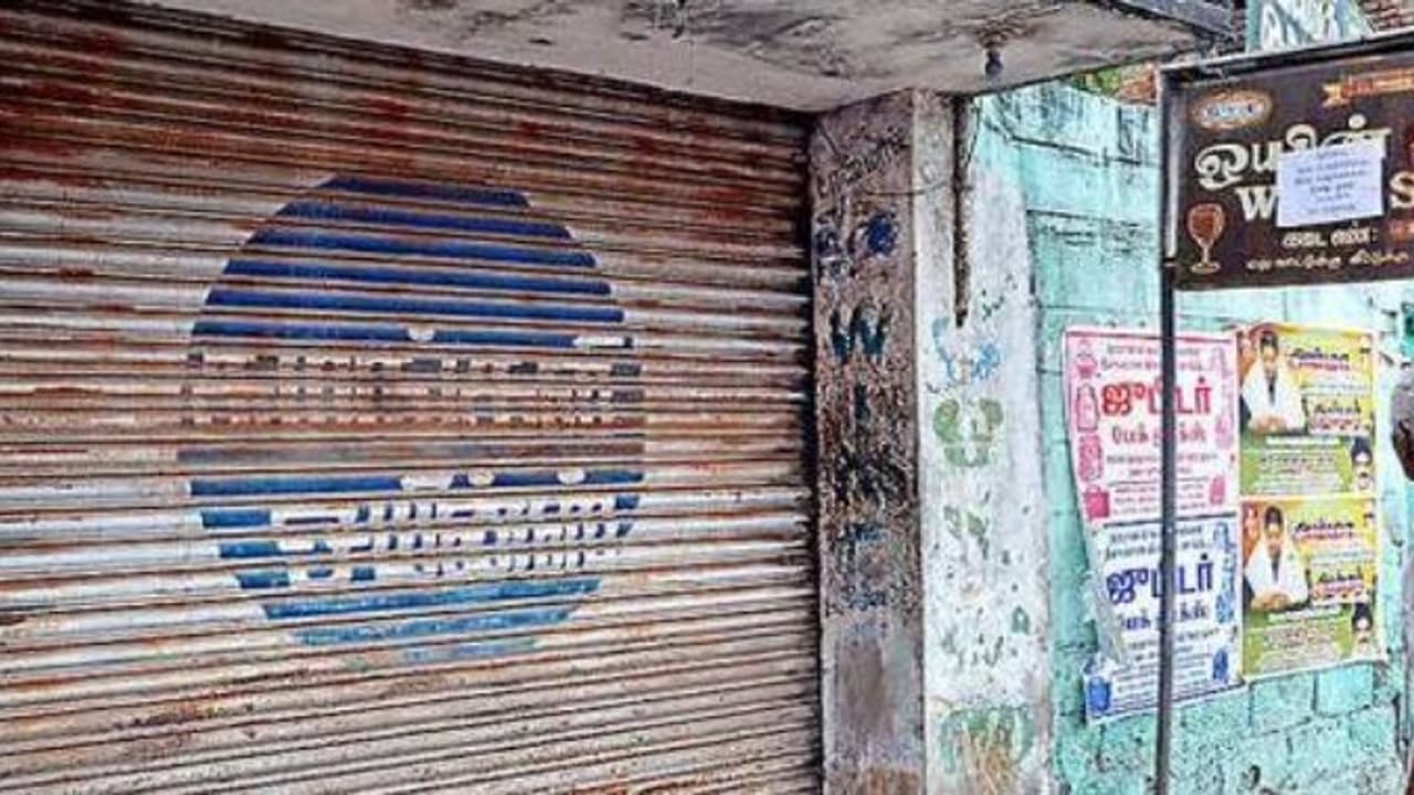 “ஞாயிற்றுகிழமை நாசமா போச்சு....” உச்சநீதிமன்ற உத்தரவால் குடிமகன்கள் புலம்பல் “ஞாயிற்றுகிழமை நாசமா போச்சு....” உச்சநீதிமன்ற உத்தரவால் குடிமகன்கள் புலம்பல்