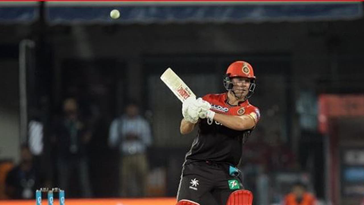 ಪ್ರೇಕ್ಷಕರಿಗೆ ಎಬಿಡಿ ರಸದೌತಣ ಸಿಕ್ಕಿತು: ಆದರೆ ಆರ್'ಸಿಬಿ ಗೆಲ್ಲಲಿಲ್ಲ ಪ್ರೇಕ್ಷಕರಿಗೆ ಎಬಿಡಿ ರಸದೌತಣ ಸಿಕ್ಕಿತು: ಆದರೆ ಆರ್'ಸಿಬಿ ಗೆಲ್ಲಲಿಲ್ಲ