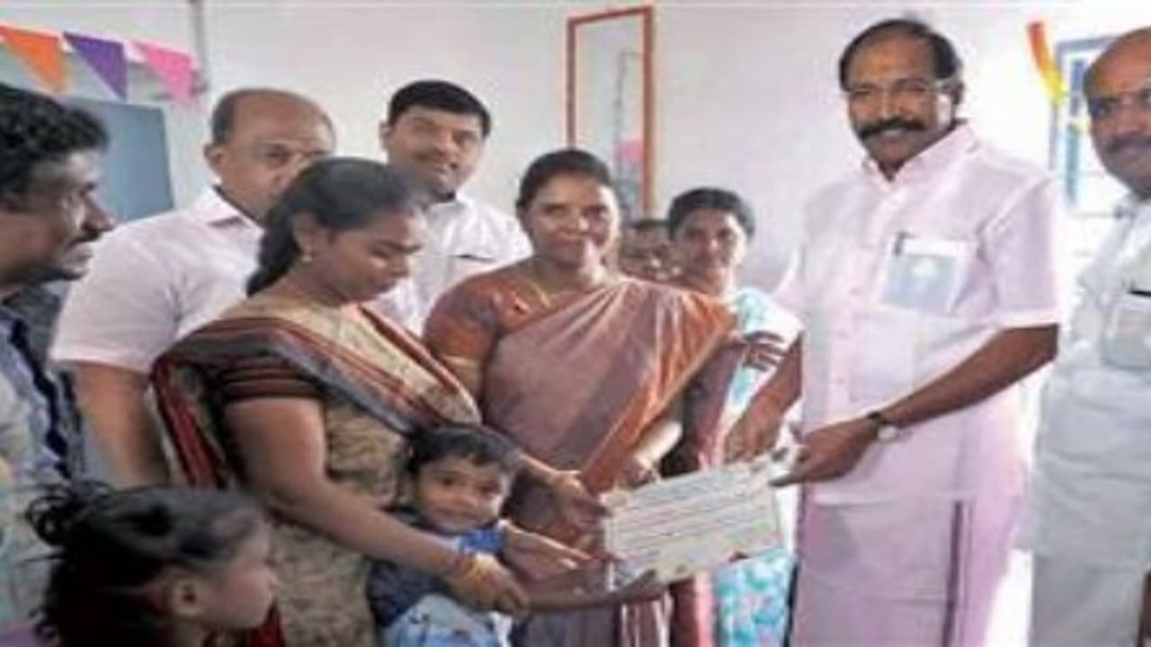 அரசின் திட்டங்களால் கல்வித்தரமும், தேர்ச்சி சதவீதமும் உயர்ந்து கொண்டே செல்கிறது அமைச்சர் தங்கமணி… அரசின் திட்டங்களால் கல்வித்தரமும், தேர்ச்சி சதவீதமும் உயர்ந்து கொண்டே செல்கிறது அமைச்சர் தங்கமணி…