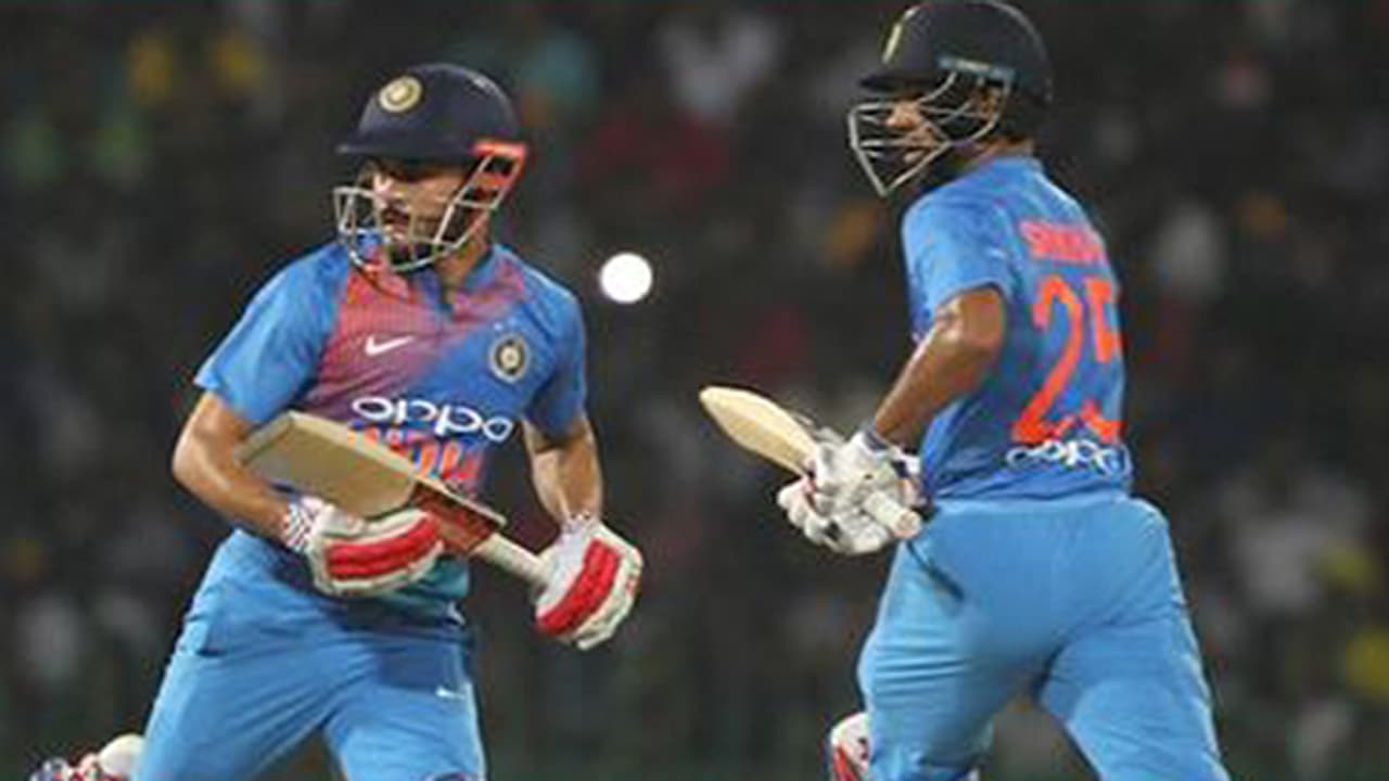 ಐಪಿಎಲ್: ಹೈದರಾಬಾದ್ ತಂಡಕ್ಕೆ ಇಬ್ಬರಲ್ಲಿ ಪೈಪೋಟಿ ಐಪಿಎಲ್: ಹೈದರಾಬಾದ್ ತಂಡಕ್ಕೆ ಇಬ್ಬರಲ್ಲಿ ಪೈಪೋಟಿ