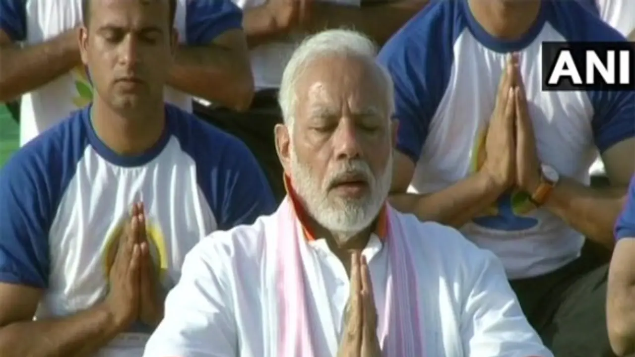 யோகா செய்வதன் மூலம் நாள்தோறும் சூரியனை வரவேற்போம்.....யோகா தினமான இன்று பிரதமர் மோடி வேண்டுகோள்…. யோகா செய்வதன் மூலம் நாள்தோறும் சூரியனை வரவேற்போம்.....யோகா தினமான இன்று பிரதமர் மோடி வேண்டுகோள்….