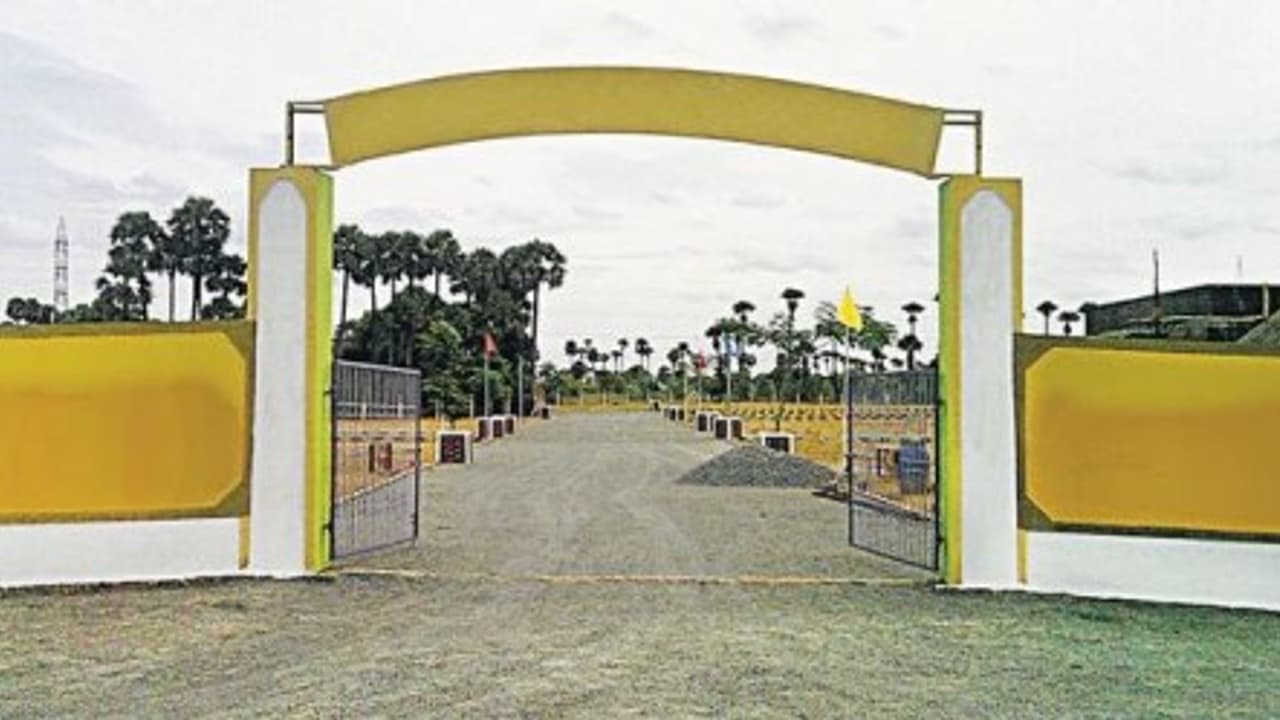 வீட்டு மனை வாங்கப் போறீங்களா? அப்போ இந்த எட்டு விசயங்களை கட்டாயம் கவனிக்கவும்… வீட்டு மனை வாங்கப் போறீங்களா? அப்போ இந்த எட்டு விசயங்களை கட்டாயம் கவனிக்கவும்…