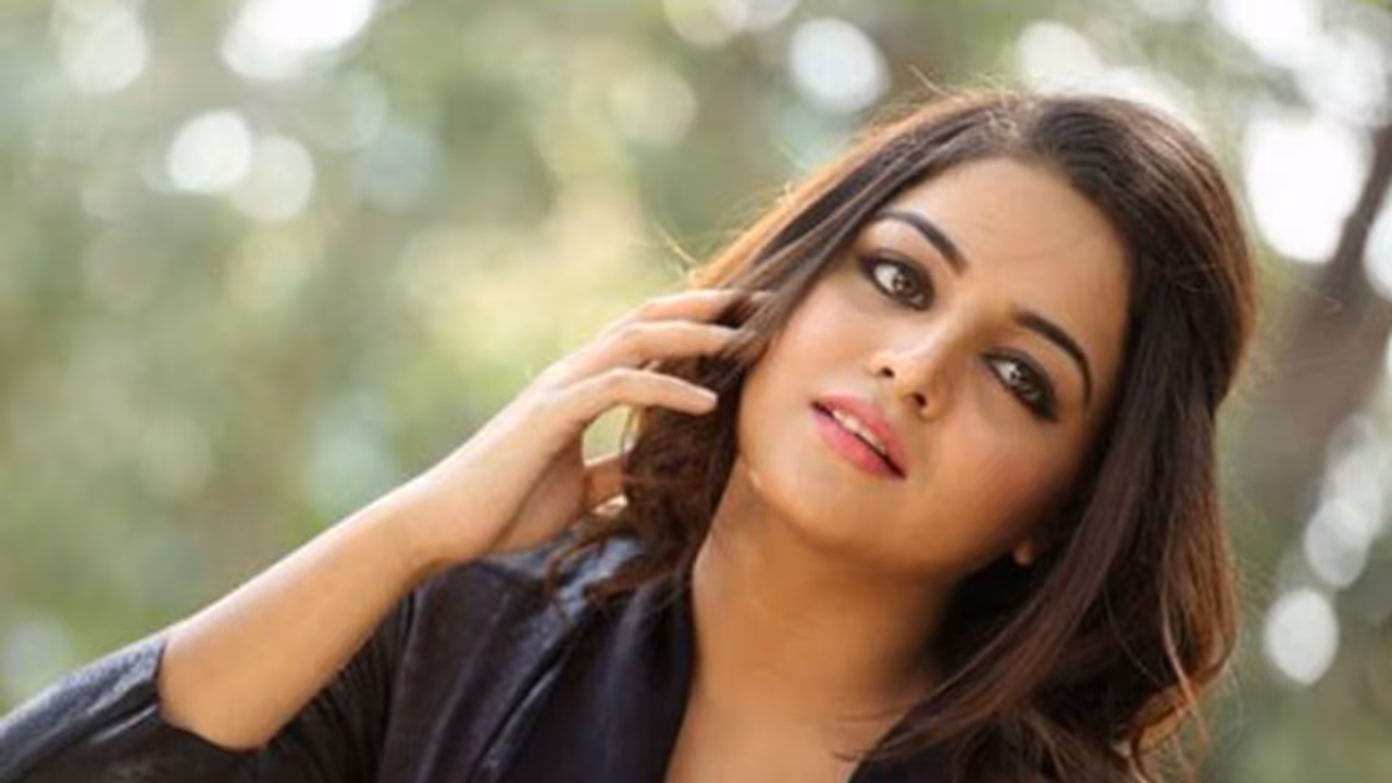 Bombshell Wamiqa Gabbi is all set for a Mollywood debut! Bombshell Wamiqa Gabbi is all set for a Mollywood debut!