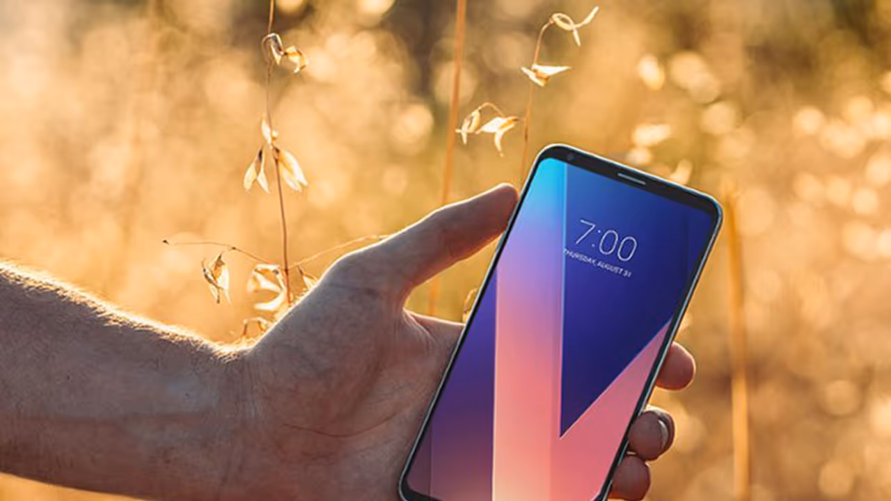 LG V30 launched with flagship worthy specs: OLED display, dual cameras and more LG V30 launched with flagship worthy specs: OLED display, dual cameras and more